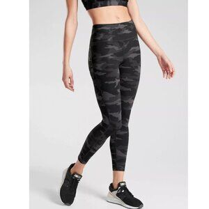 Athleta Ultimate Stash Pocket Camo 7/8 Tight Size XXS
